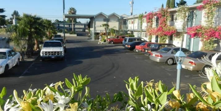 Antioch Executive Inn Exterior photo